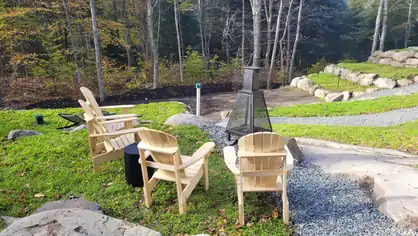 Foyer extérieur avec chaises Adirondack